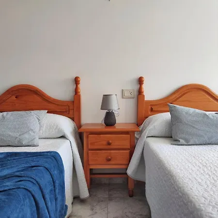 Desconectaengalicia Cesteiros, Piscina, 100m Playa Silgar Apartment *